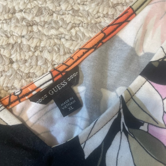 Guess flower shirt - Picture 3 of 6